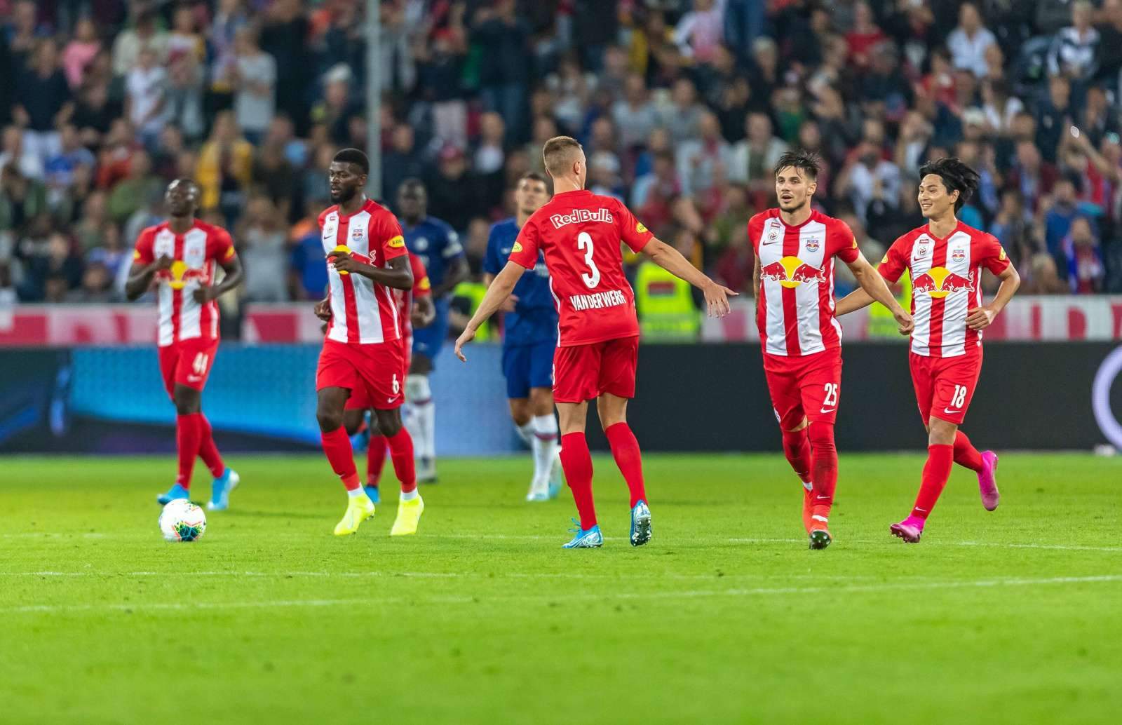 Дубль Окафора принес Зальцбургу победу над Вольфсбургом в матче Лиги чемпионов