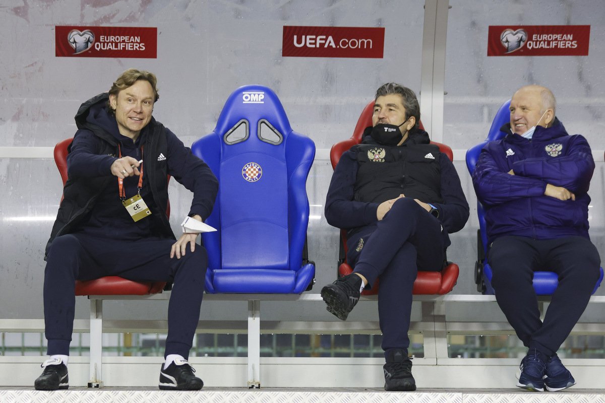 Источник: сборная России проведет товарищеский матч перед стыком с Польшей