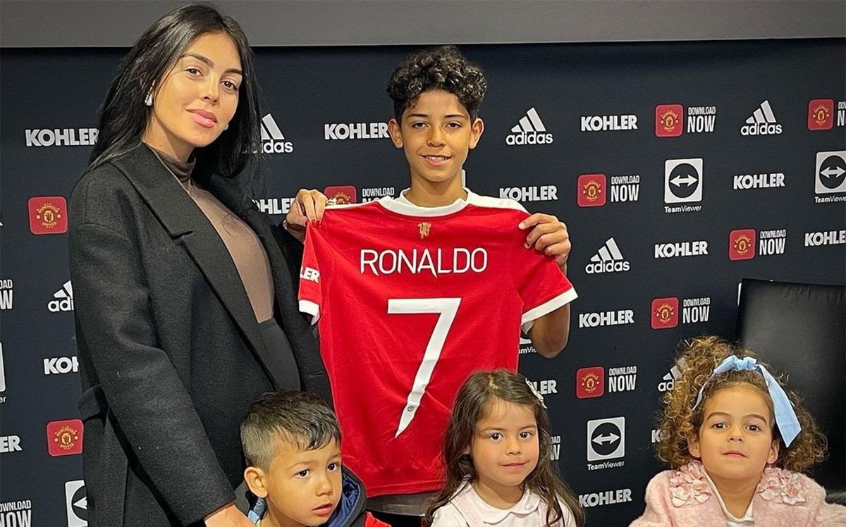 Сын Роналду стал игроком Манчестер Юнайтед. Криштиану-младший взял номер 7