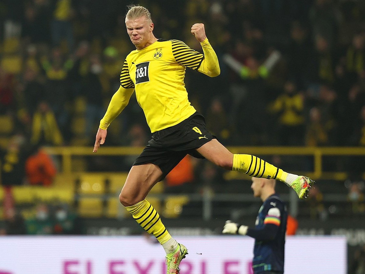 Отец и агент Холанда требуют у 