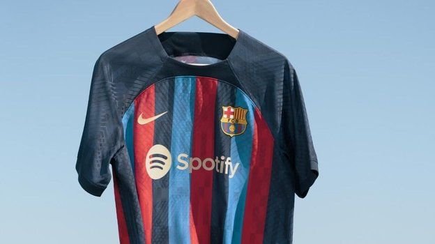 Барселона презентовала домашний комплект формы на сезон 2022/2023