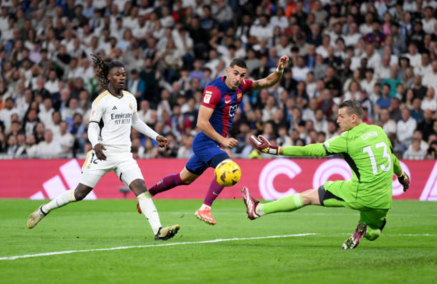 Мадридский Реал вырвал победу у Барселоны, дважды уступая в счете по ходу матча
