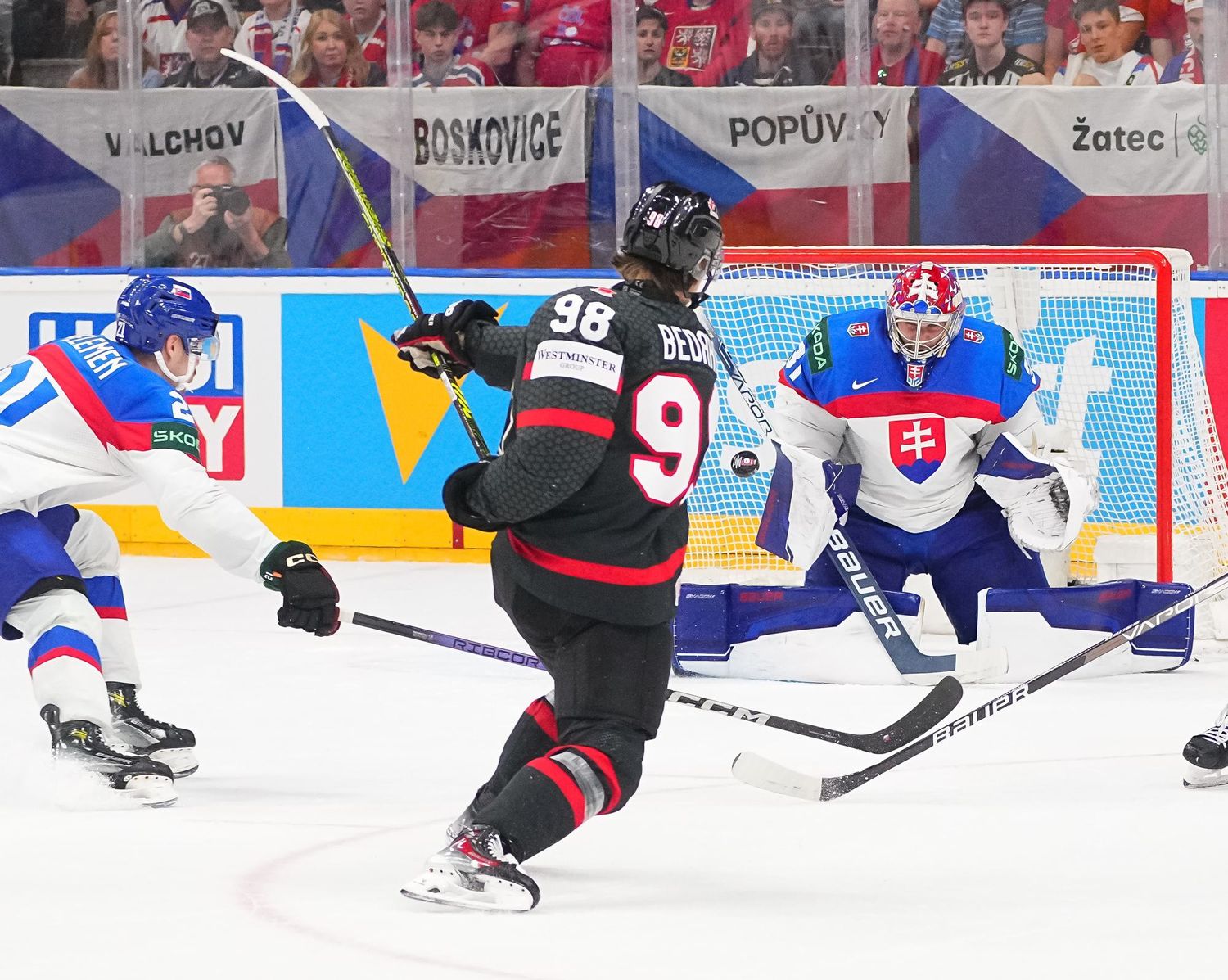 Сборная Канады уверенно обыграла Словакию и вышла в полуфинал чемпионата мира