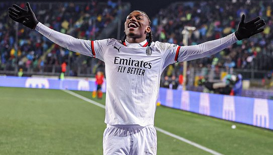 Дебютный гол Хименеса помог 