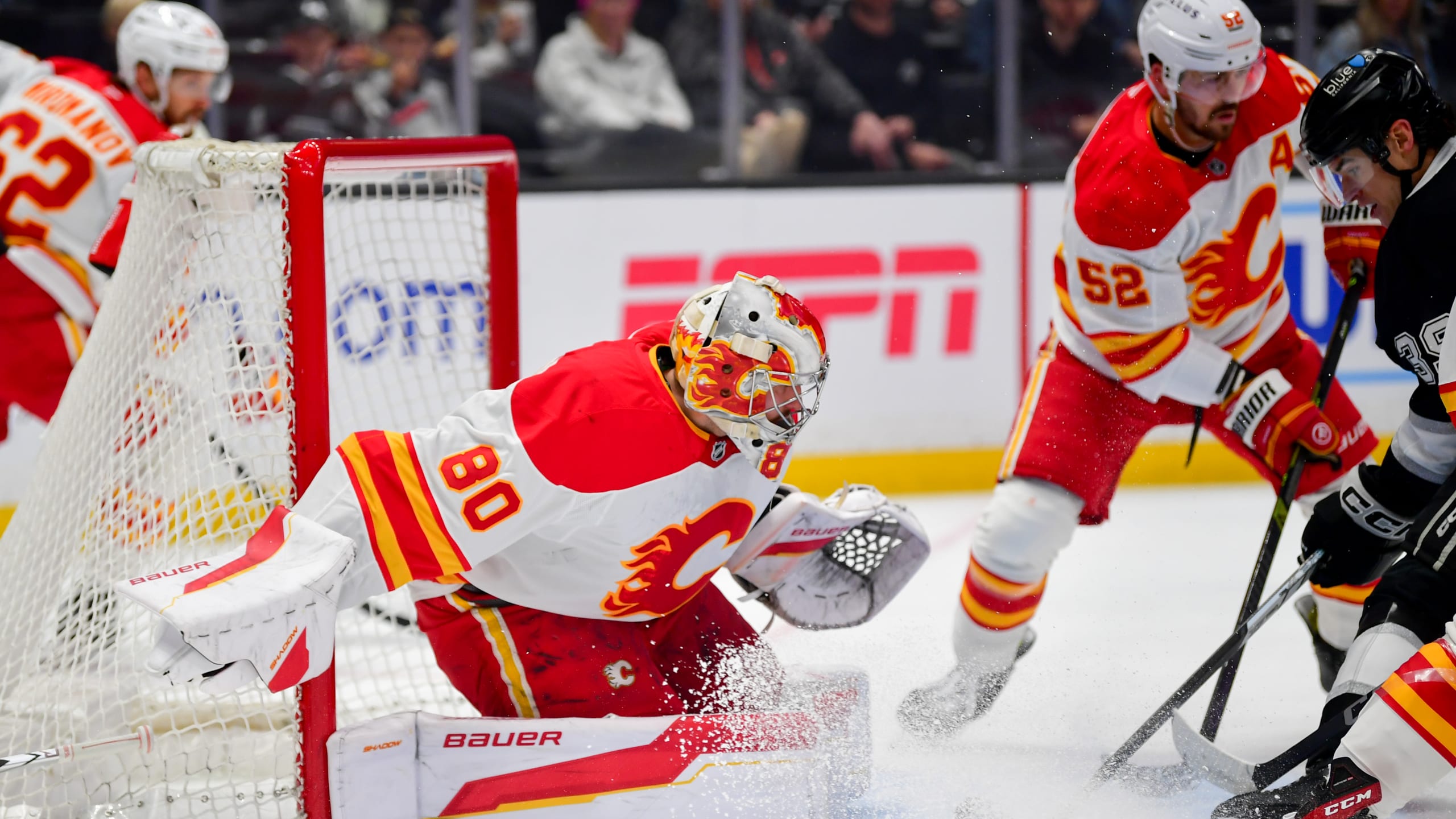 «Калгари» разгромил «Лос-Анджелес» в заключительной игре регулярного сезона НХЛ