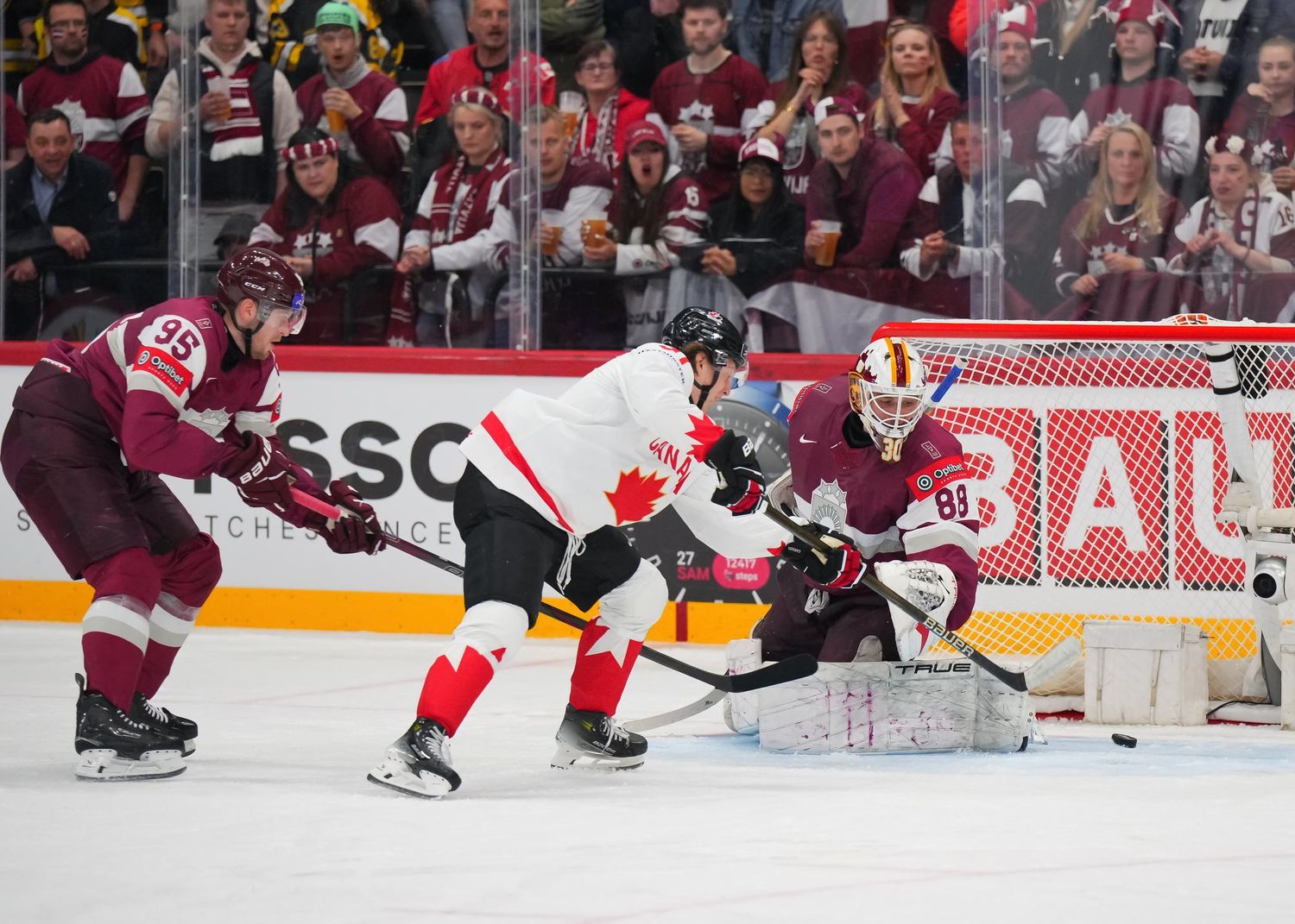 Канада разгромила Латвию на чемпионате мира