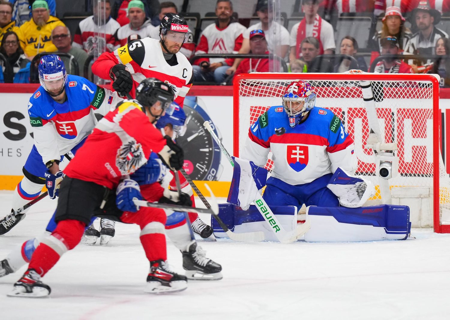 Словакия по буллитам проиграла Австрии