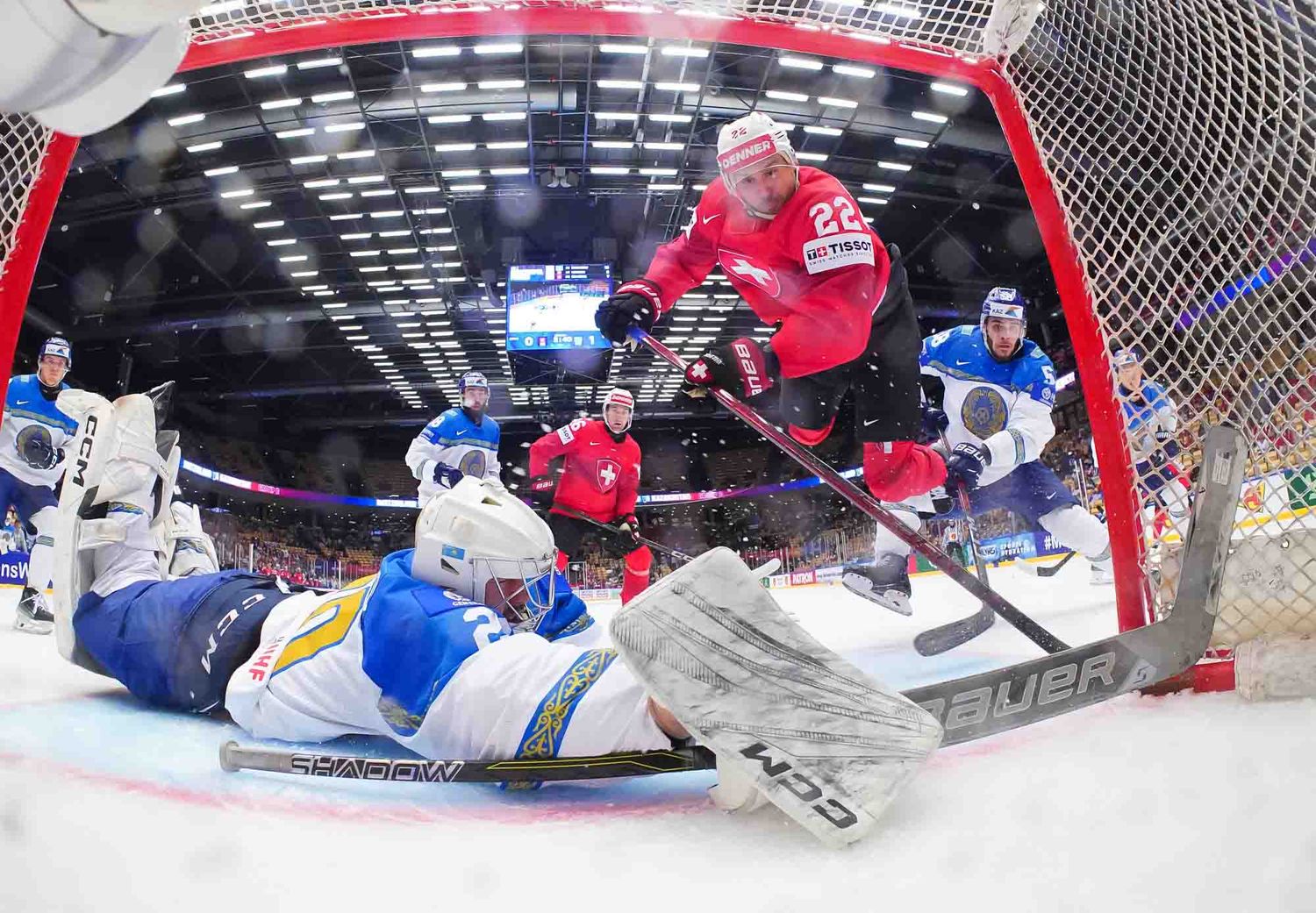 Сборная Казахстана уступила Швейцарии и покинула элитный дивизион ЧМ