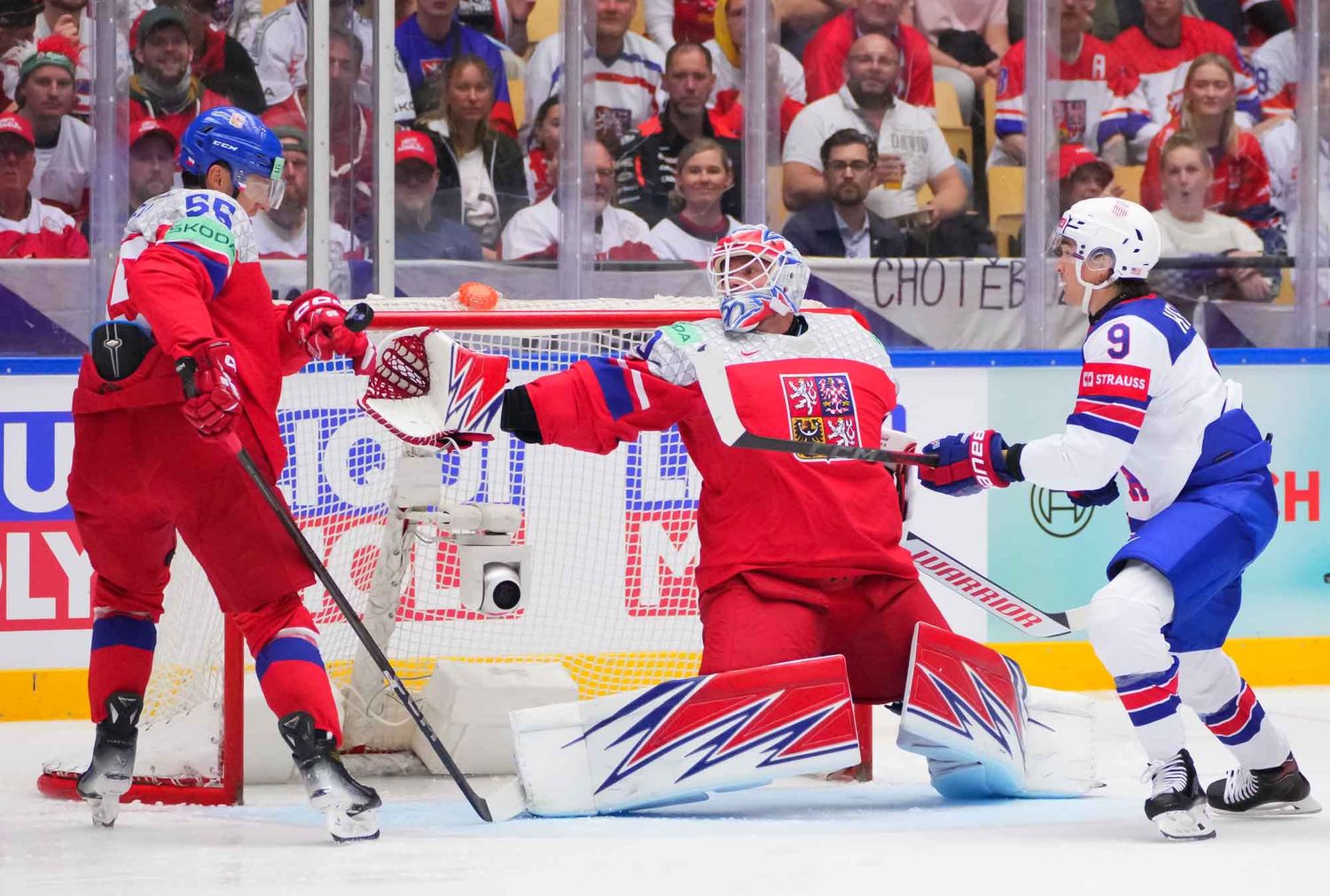 США уверенно обыграли Чехию