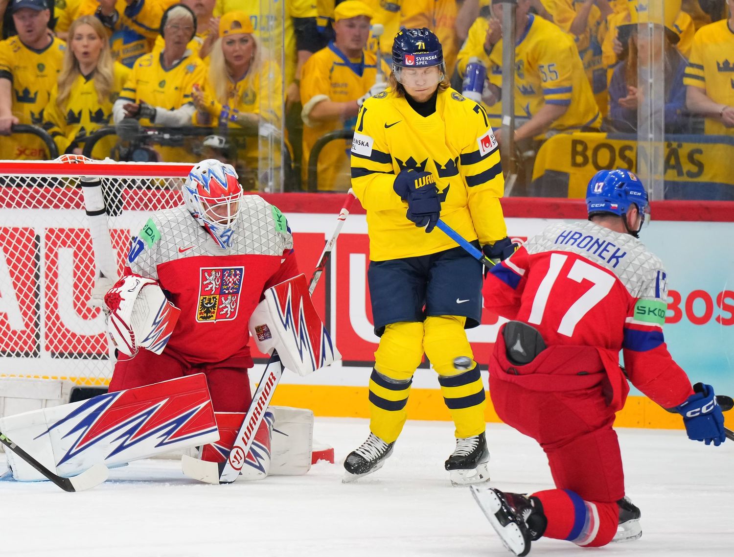 Швеция переиграла Чехию и вышла в 1/2 финала