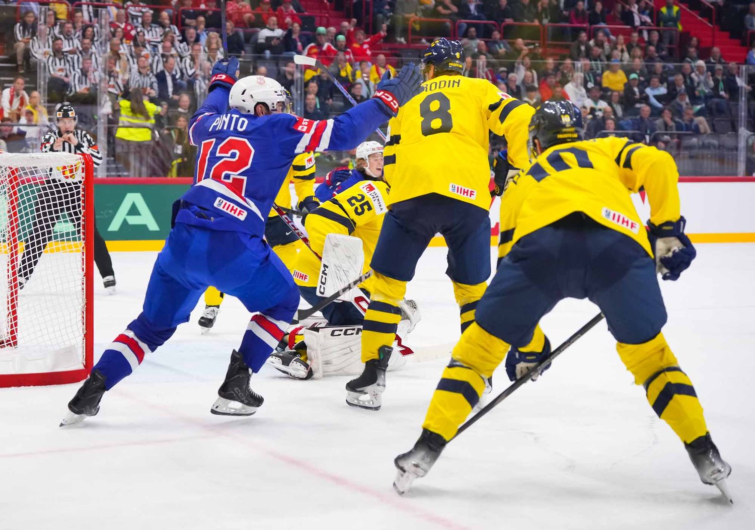 США уверенно переиграли Швецию и вышли в финал чемпионата мира