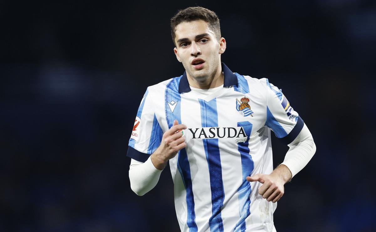 Арсен Захарян попал в заявку 