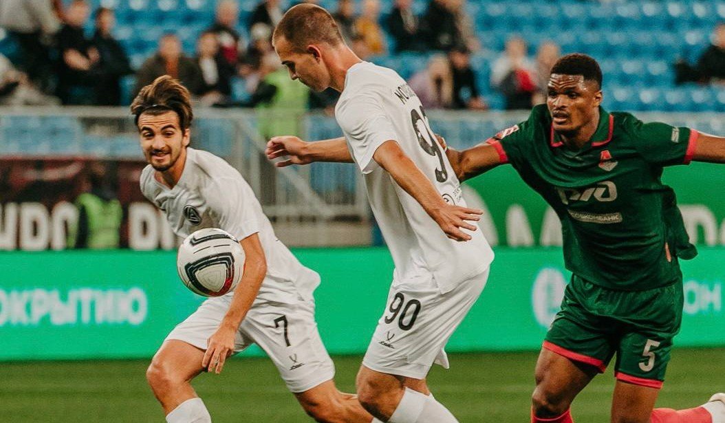 Дубль Комличенко принес 