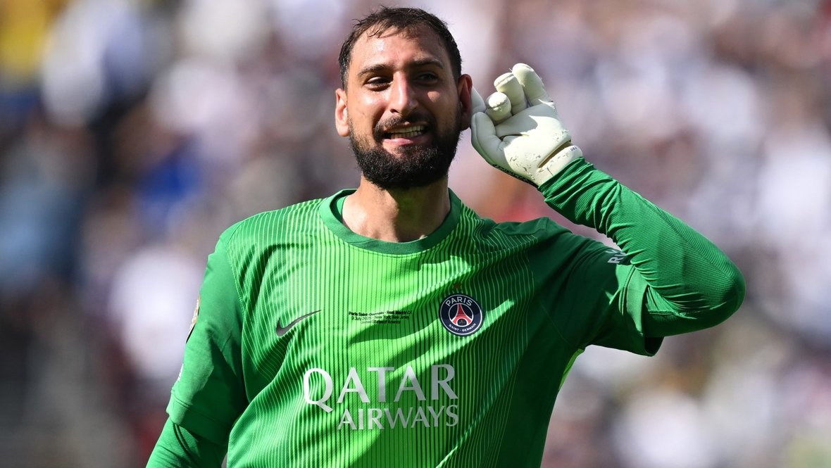 Приз Льва Яшина лучшему вратарю сезона-2024/25 получил экс-партнер Сафонова