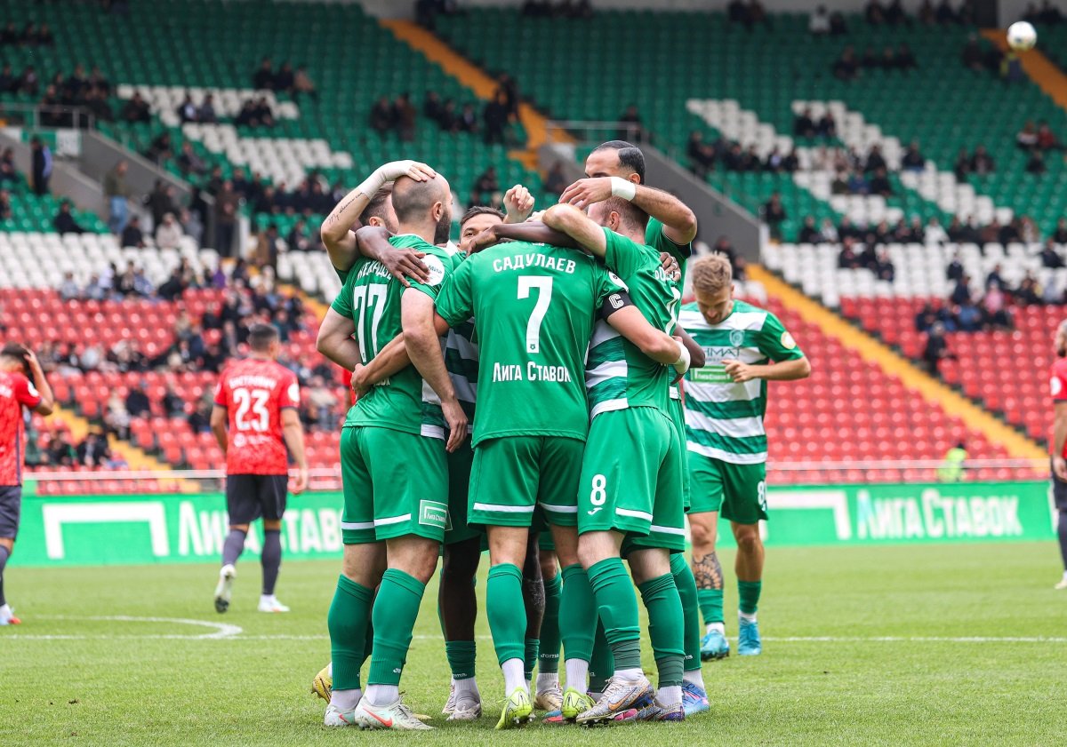 Гол Касинтуры и дубль Мансильи принесли 