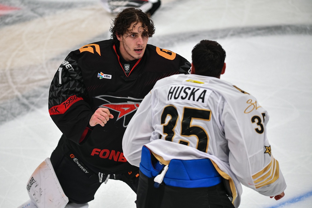 Вратари устроили драку в матче 