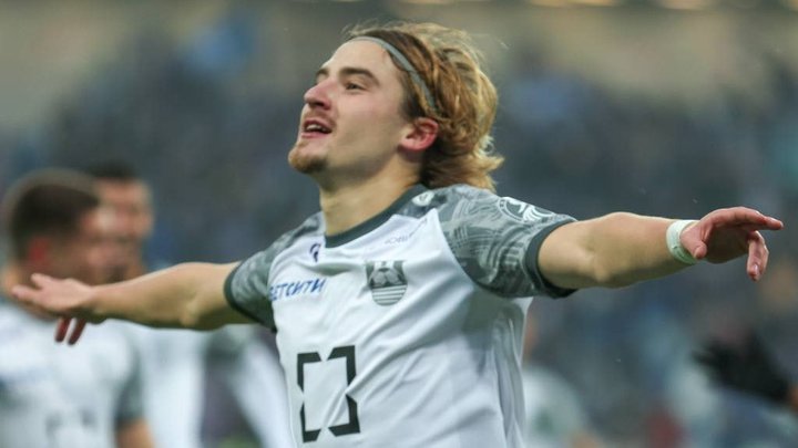 Гол и передача Петрова принесли победу 