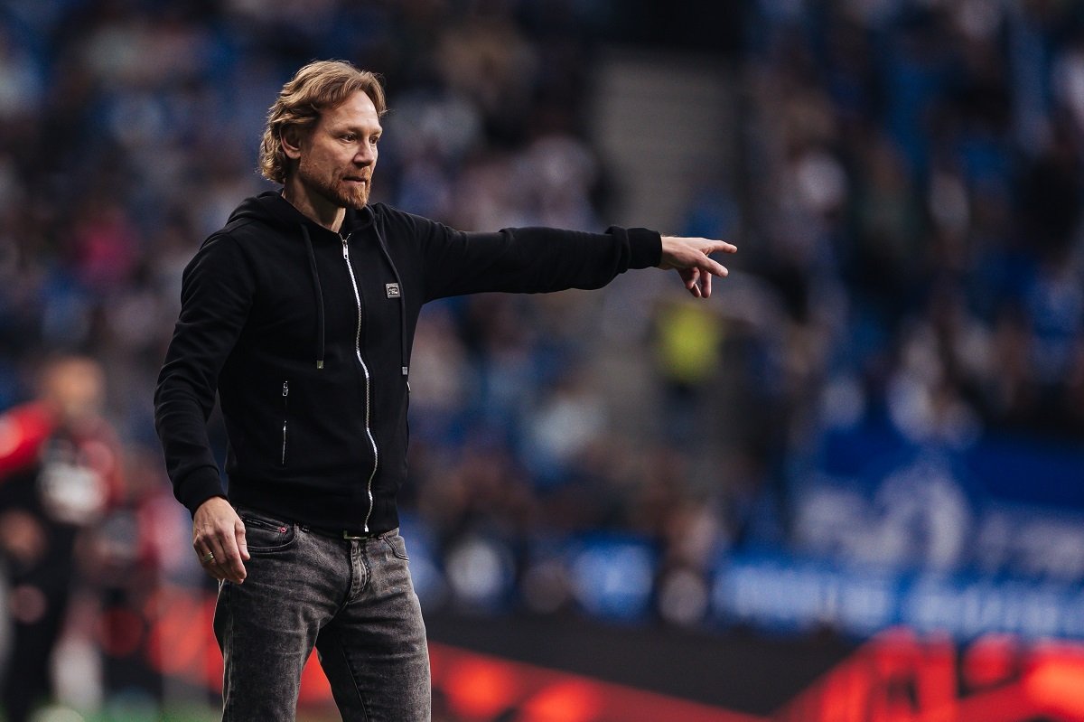 Карпин рассказал, что его напрягает в нынешнем составе сборной России