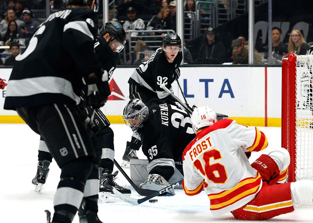 Калгари в овертайме взял верх над Лос-Анджелесом